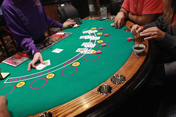 开元棋牌游戏与传统棋牌游戏的区别：从现代娱乐到经典风情-足彩论坛-足彩策略-足彩投注网